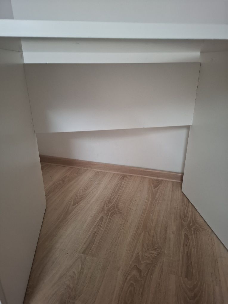 Biurko białe w bardzi dobrym stanie 60x120 4 szuflady