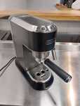 Ekspres do kawy ciśnieniowy DeLonghi EC685.BK