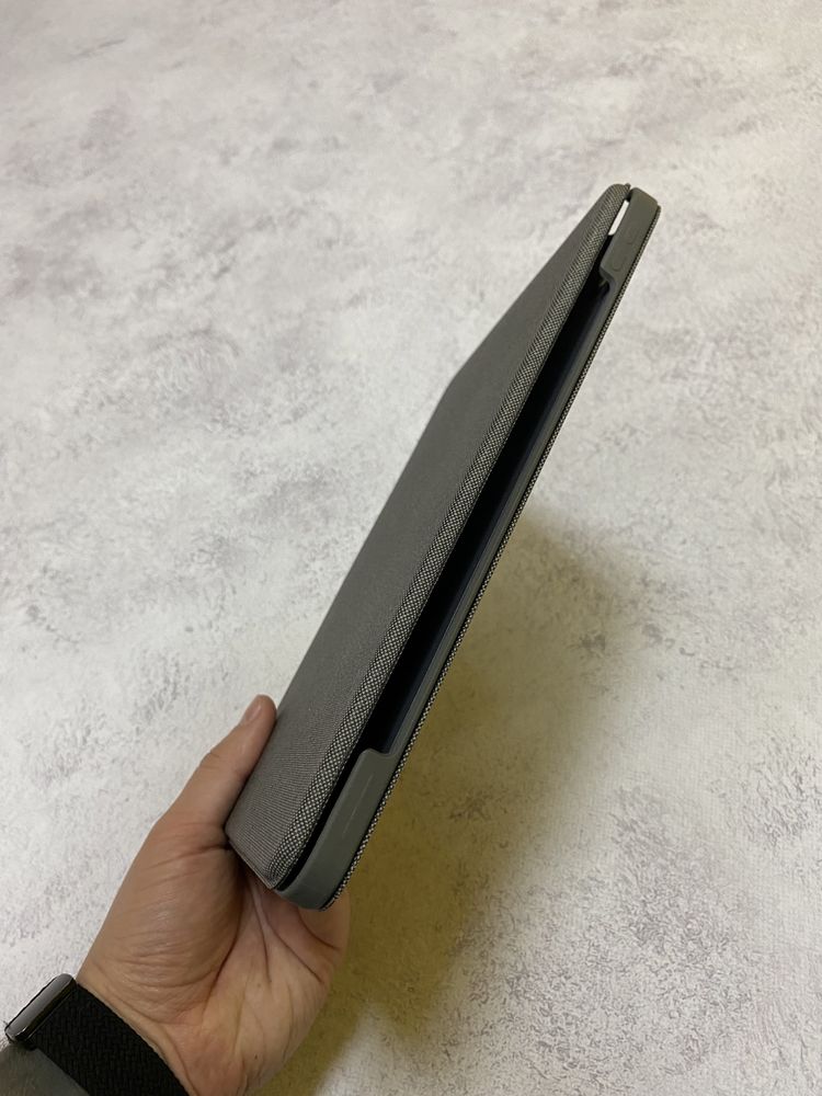 Чохол клавіатура Logitech Combo Touch для iPad 10,9 дюймів