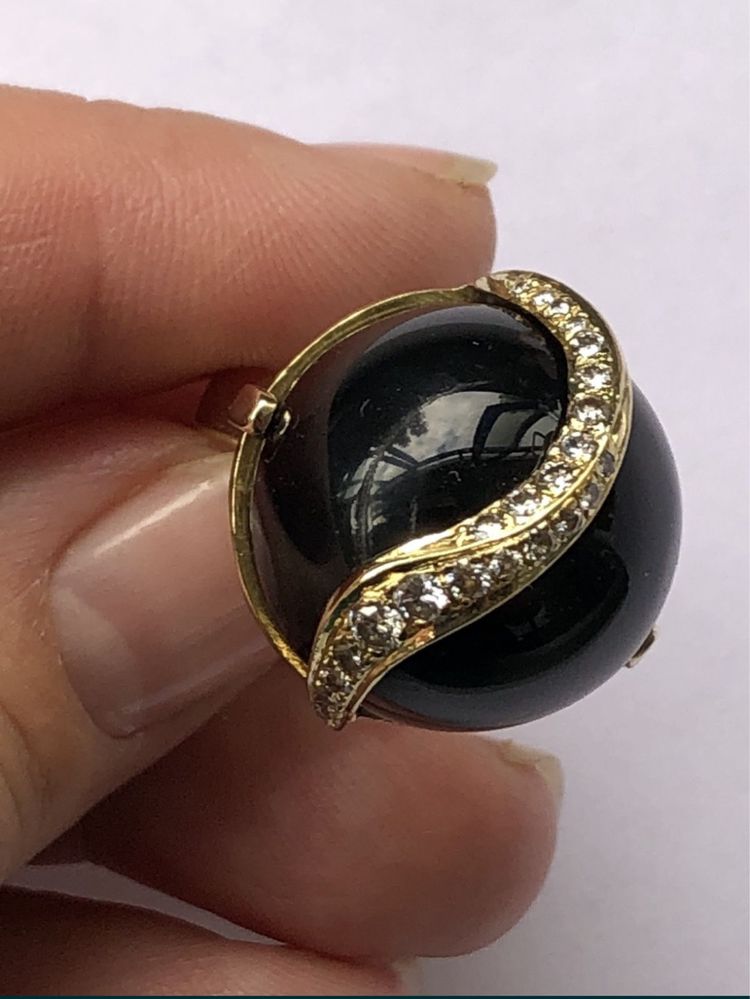 Золотой перстень 750 с ониксом, и 22 бриллианта,кольцо р18 вес 14,94