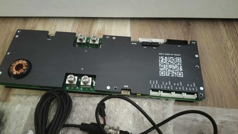 Inwertorowy bms z aktywnym balanserem plus wyświetlacz