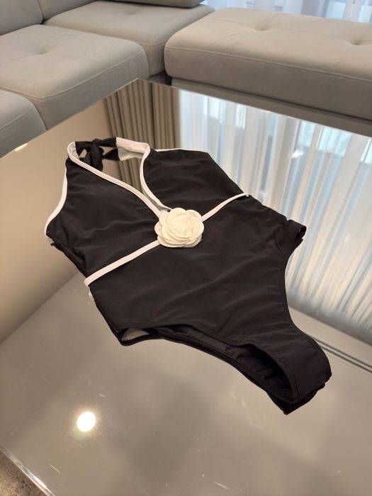 Купальник Шанель.