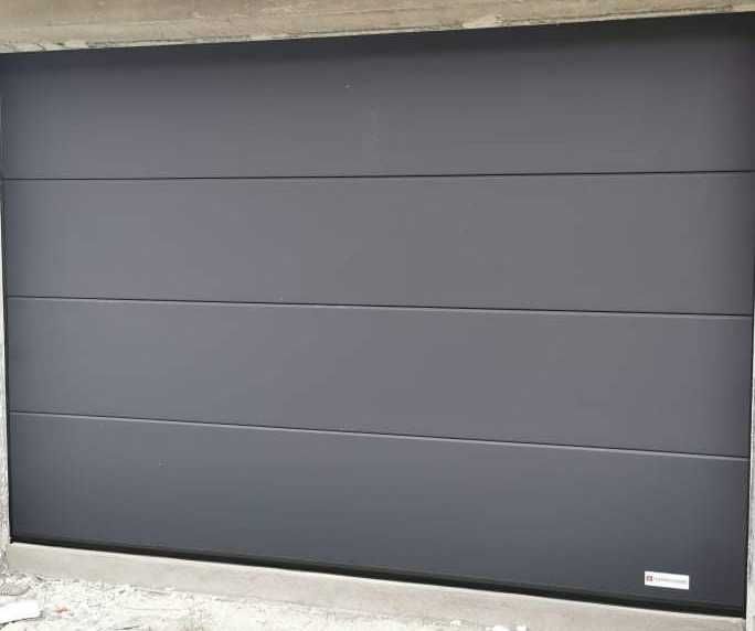 Brama segmentowa Antracyt  R60 2500x2250 – ciepła i solidna - Linestor