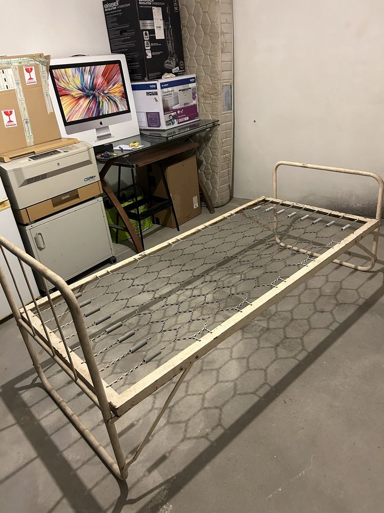 Cama de Solteiro em ferro