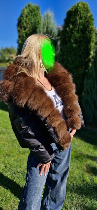 Пуховик с натуральным мехом.