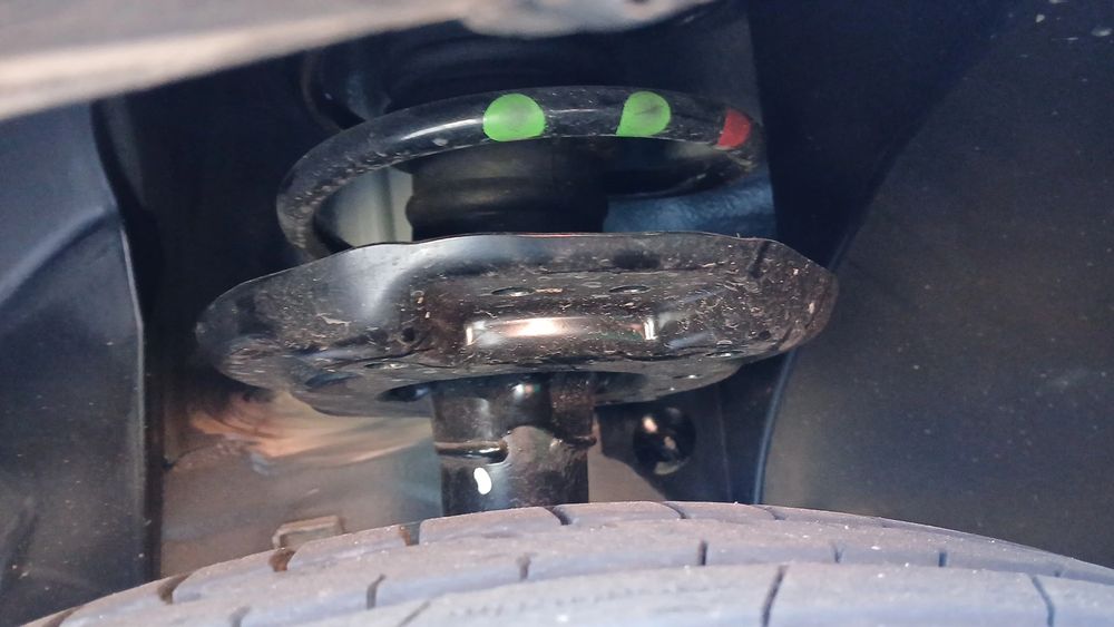 Amortecedor frente esquerdo DACIA Sandero III