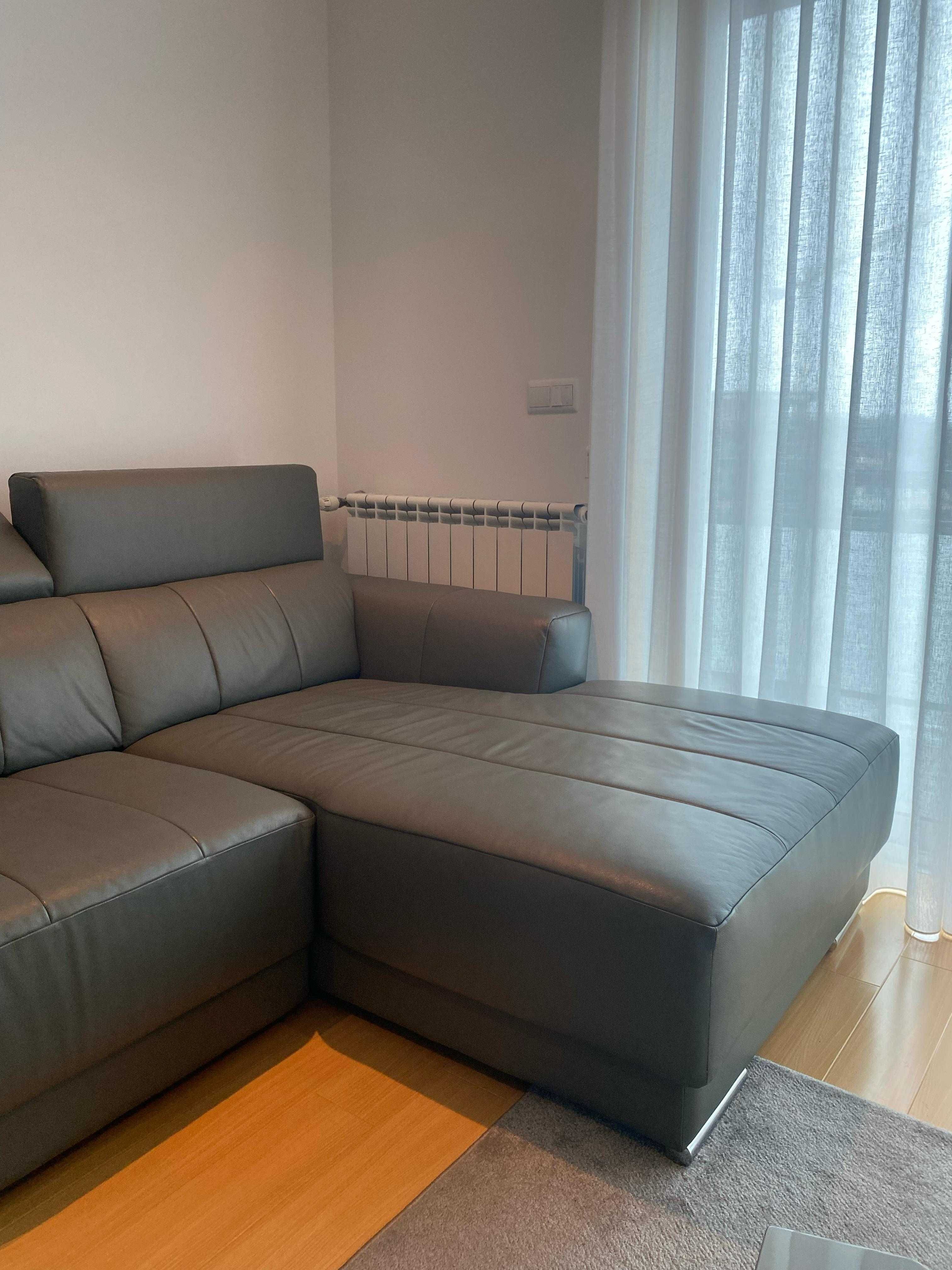 Sofá de Pele Cinza - NOVO - 3 Lugares com Chaise Longue