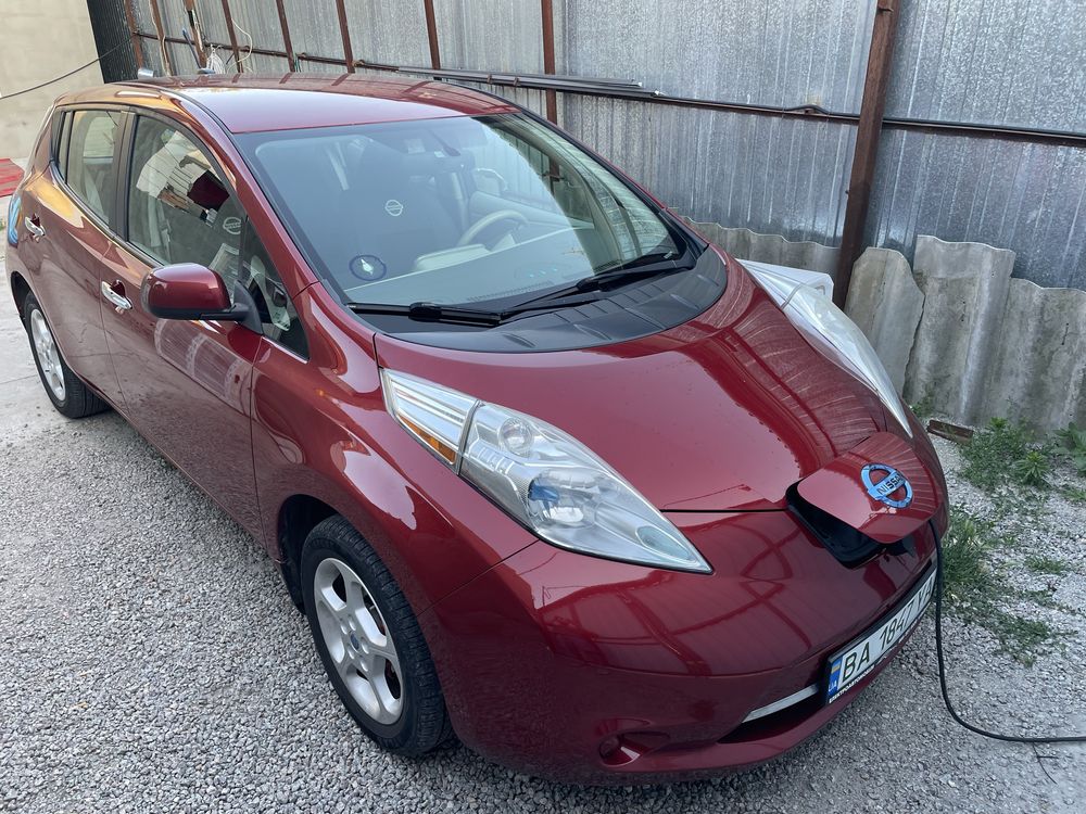 Nissan leaf 24 кв 2013рік