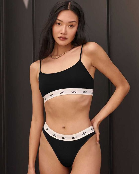 Комплект топ та стрінги Alo Yoga Icon Cheeky Bra and Slip Panties Blac