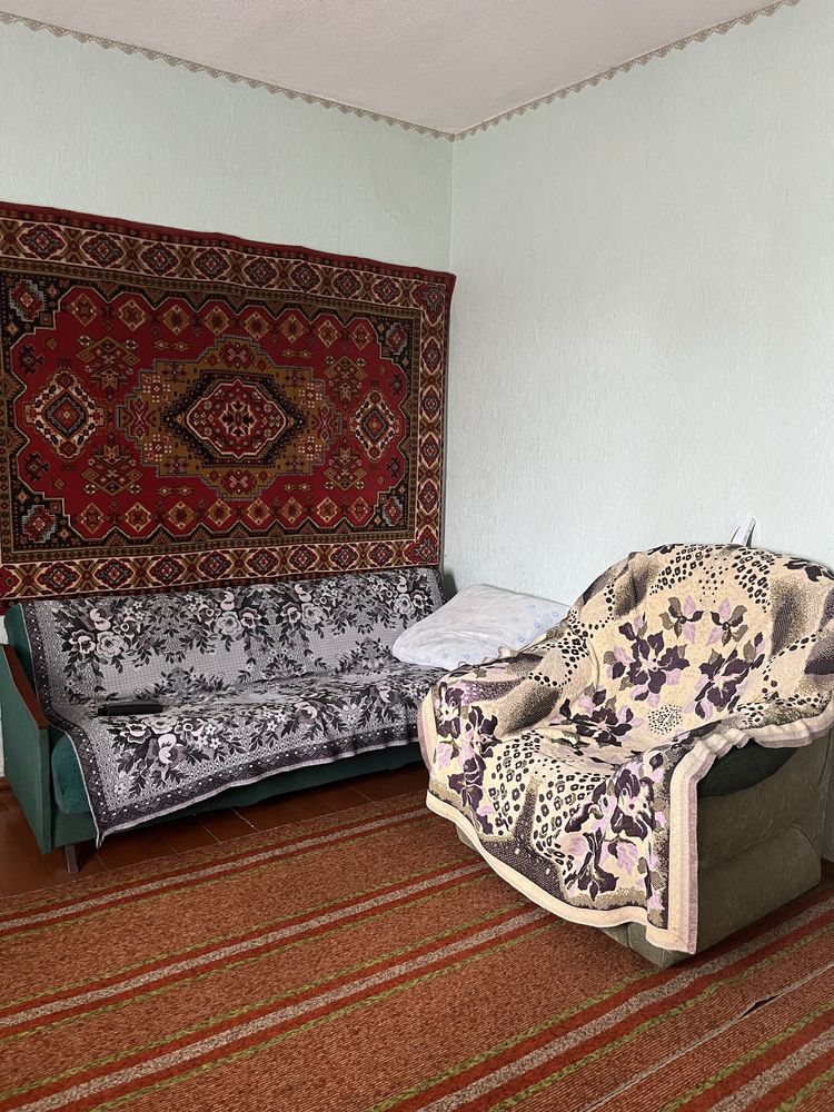 Продам 2/3 будинку в селі Ревне