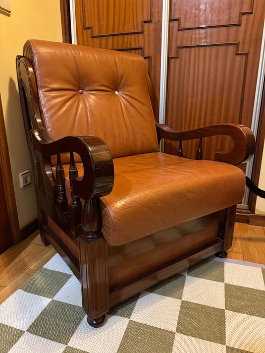 2 sofás vintage em cerejeira