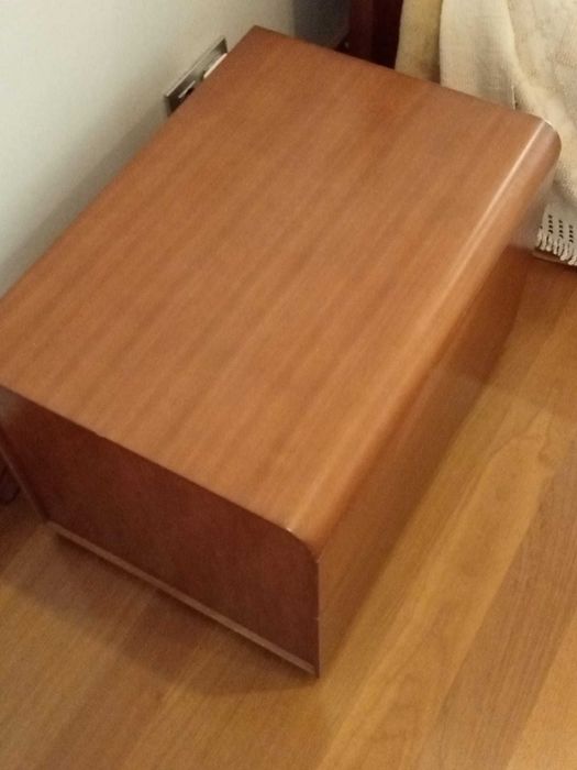 Cama de casal, mesinhas de cabeceira