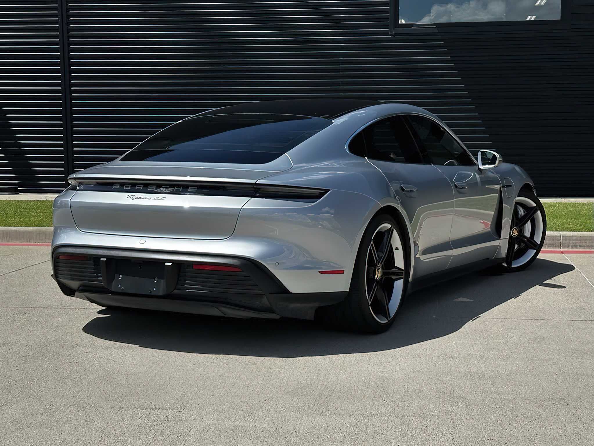 Porsche Taycan 2021