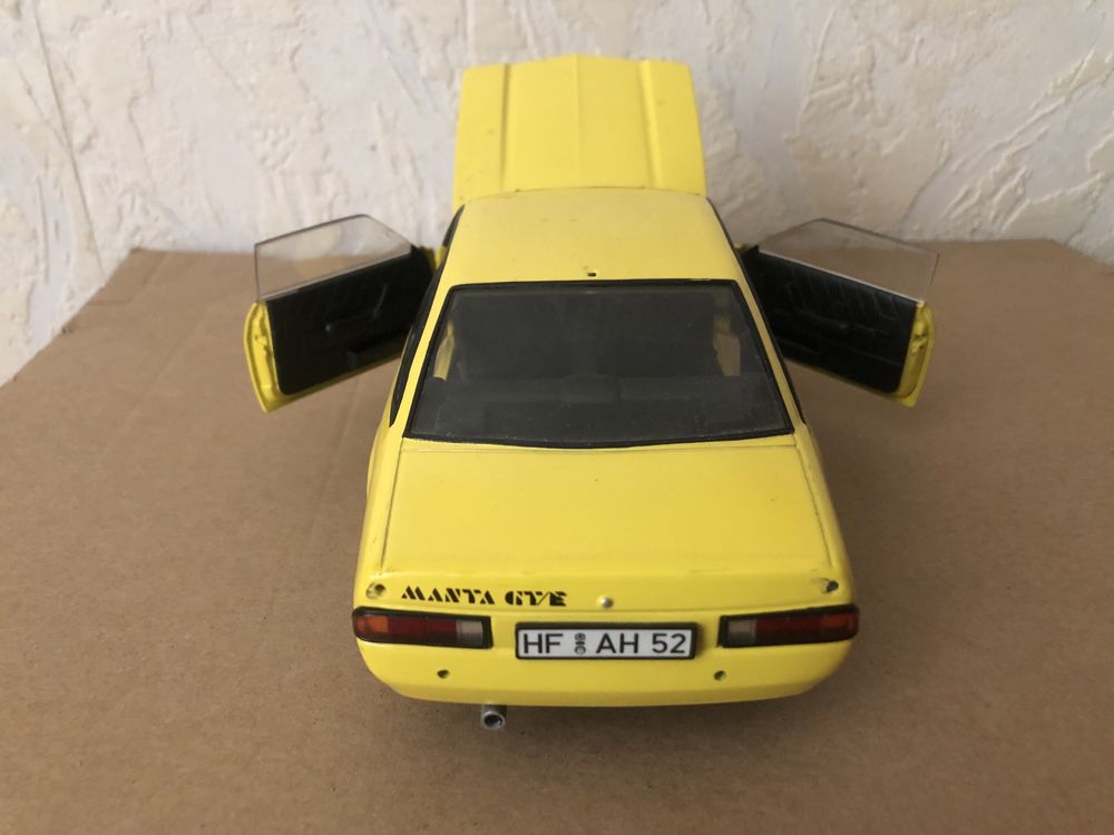 Model Revell Opel Manta B 1/18.