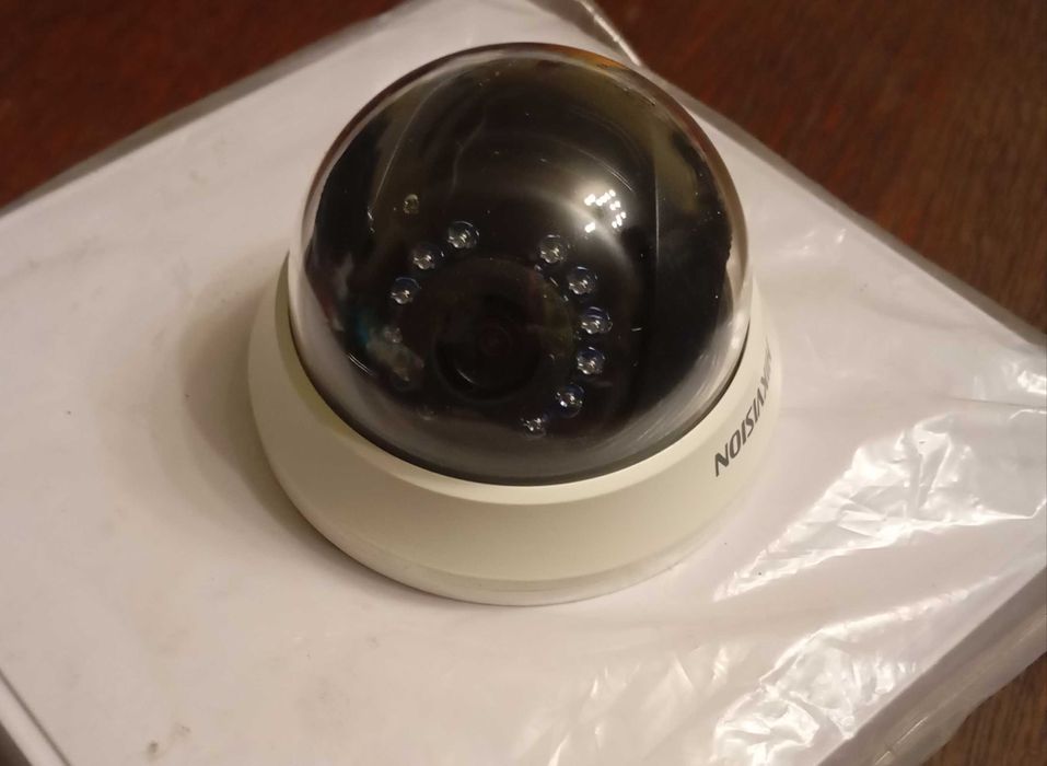 Відеореєстратор Hikvision DS-7104HQHI-K1 + кольорова камера  Hikvision