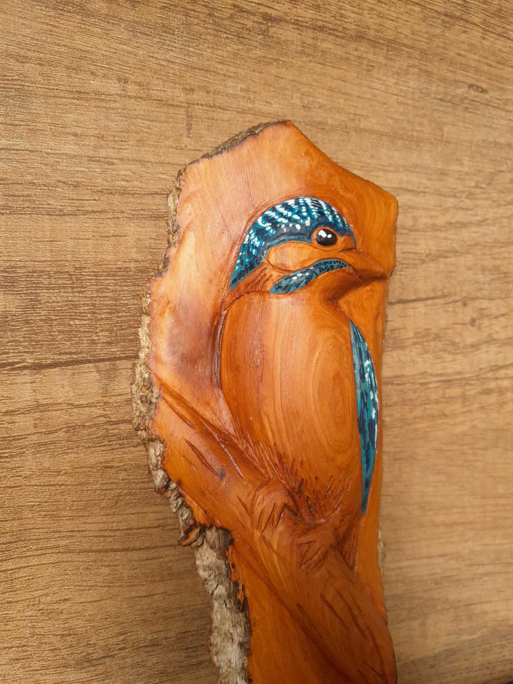 Zimorodek - rzeźba z kory topoli | Drewniane rękodzieło