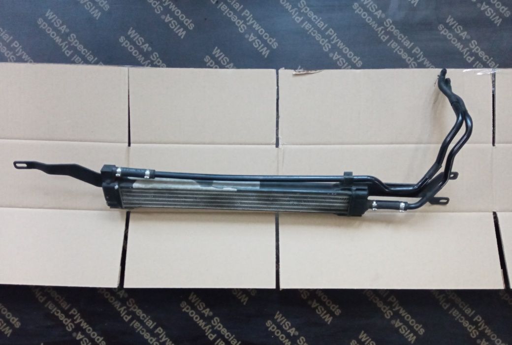 Радіатор масла Audi A8 A8D2 Ауді А8 4D0422885H
