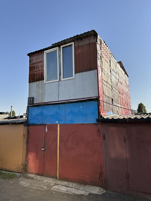 Гараж двоповерховий металевий Виноградар