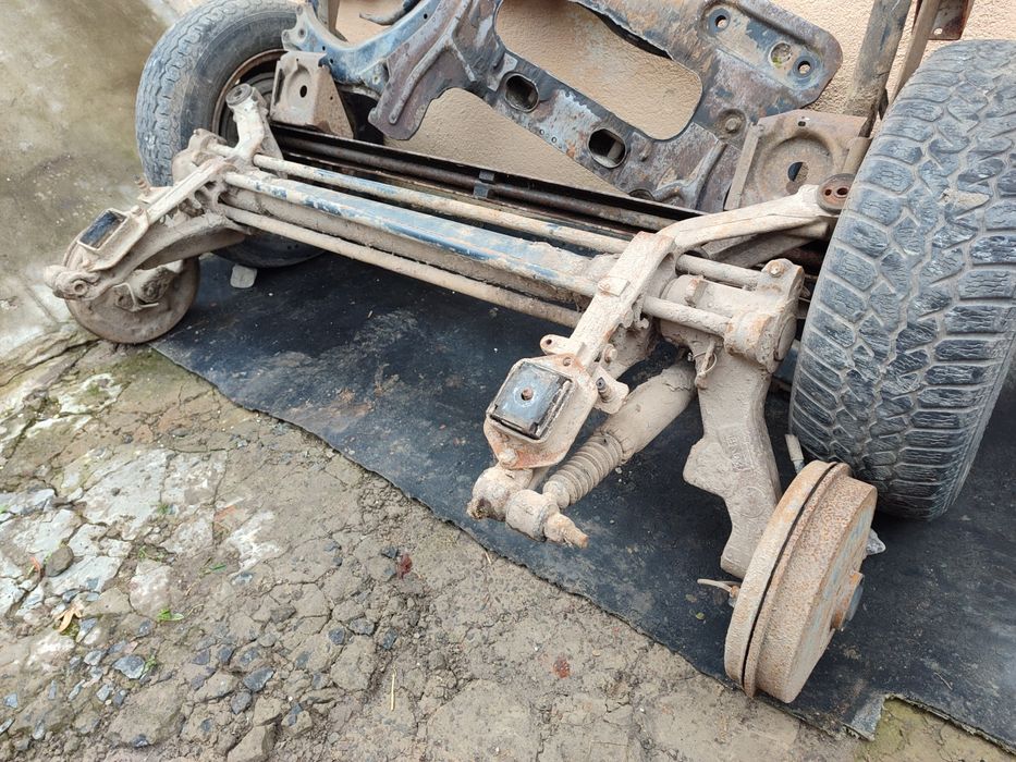 Задня балка Сітроен Берлінго Пежо Партнер