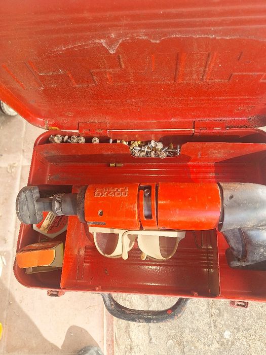 Pistola de pregos Hilti DX400
