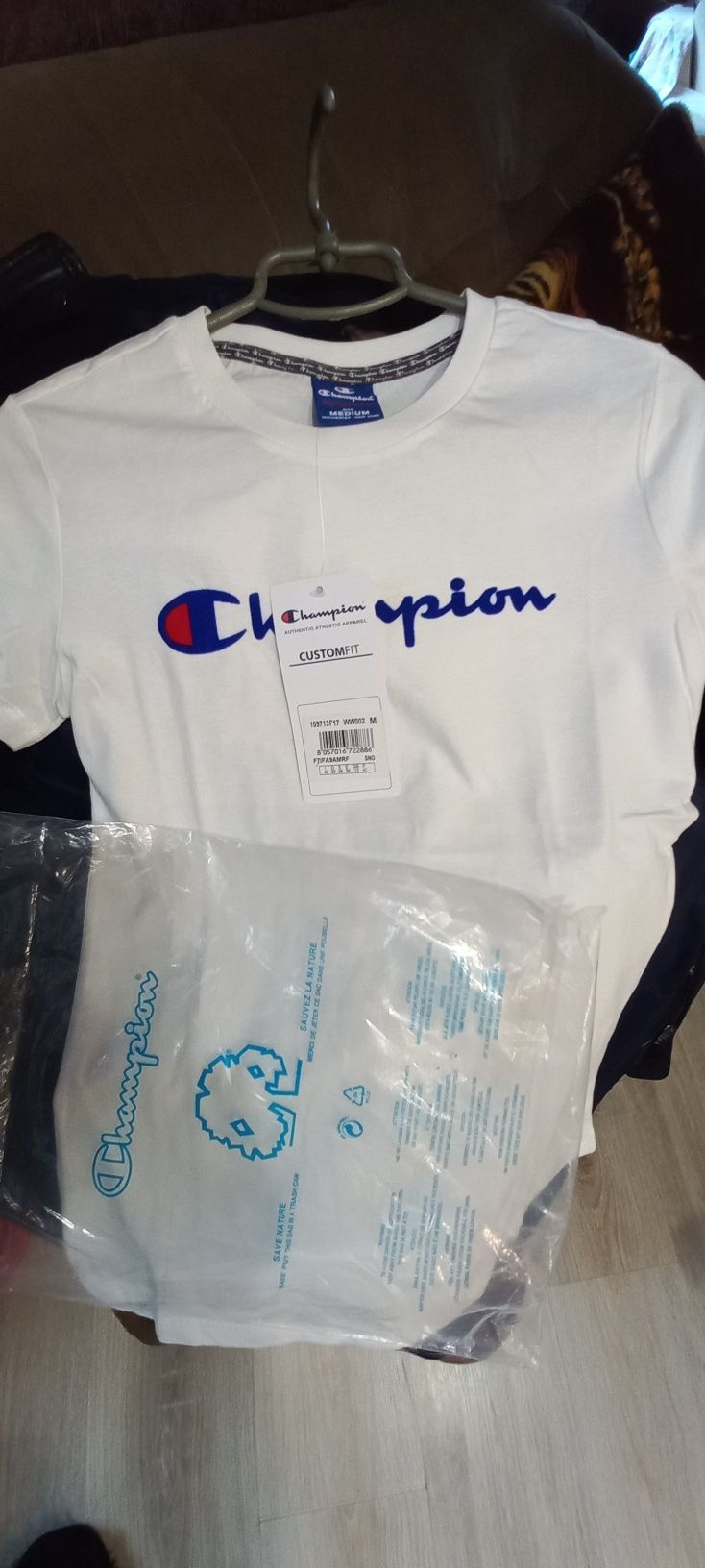 Продам новую футболку фирмы Champion