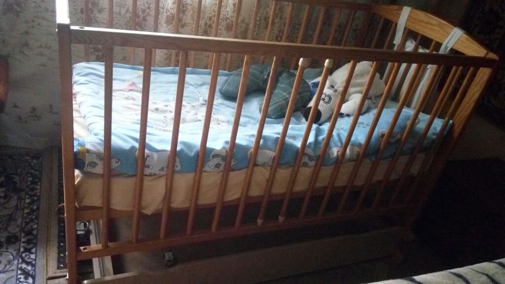 Ліжечко дитяче в ідеальному стані + матрас, балдахін і захисні бортики