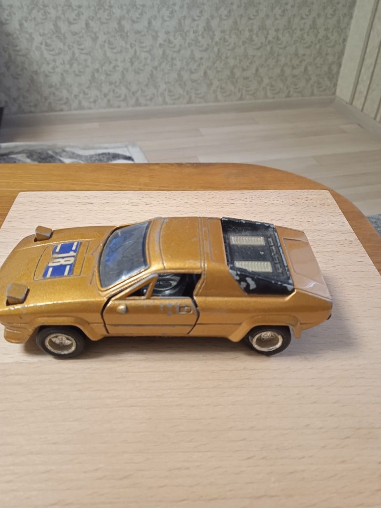 Продам коллекционную модель 1/39 Lamborghini silhouette