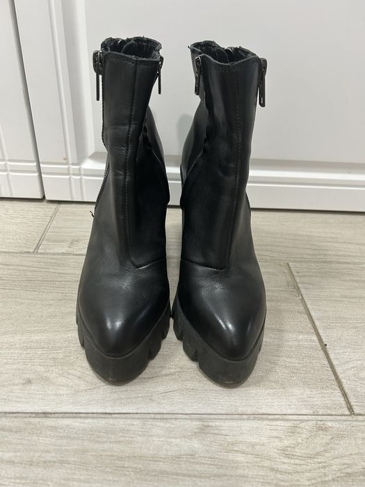 Черевики від ASH