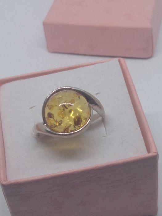 Srebrny pierścionek z bursztynem srebro 925 rozmiar 16