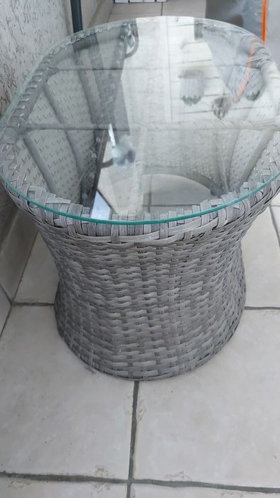 Stolik na balkon z szybą