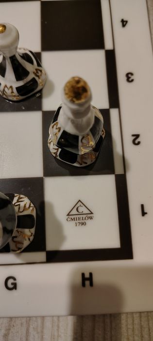 Szachownica i pionki Ćmielów