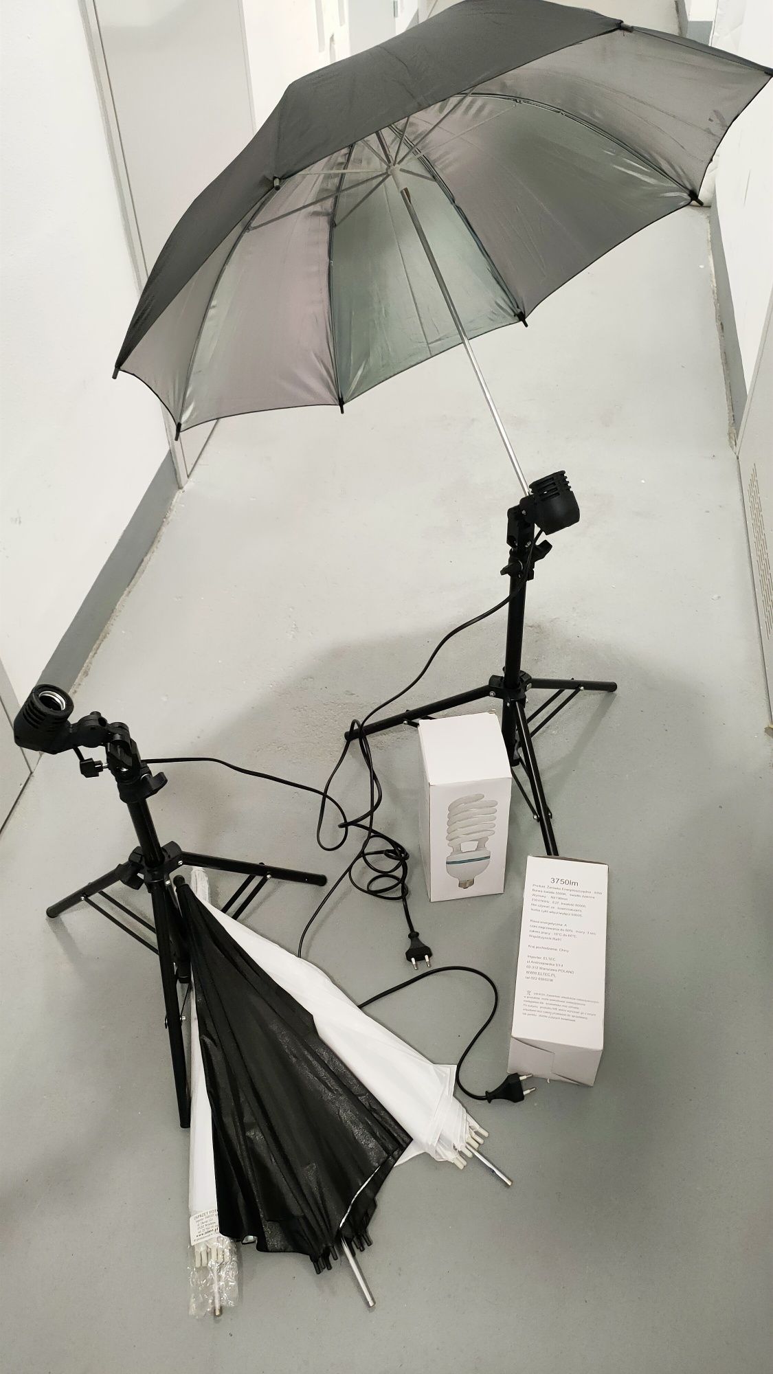 Zestaw fotograficzny 2x parasolka statyw żarówka
