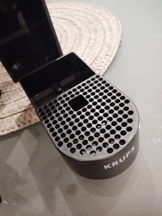 Ekspres do kawy na kapsułki Nespresso Essenza Mini , jak nowy!