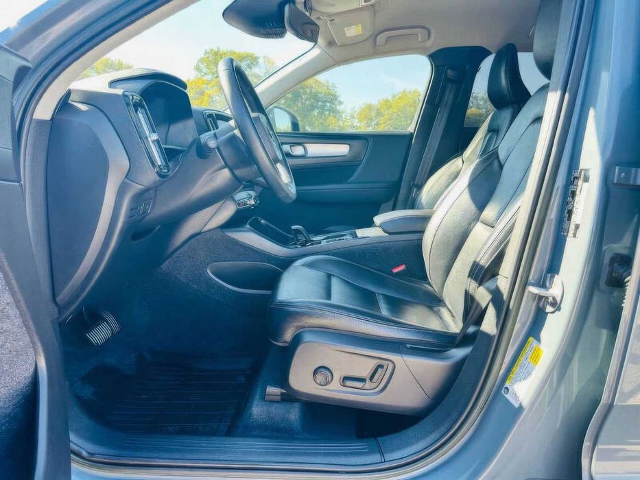 Volvo XC40      2022