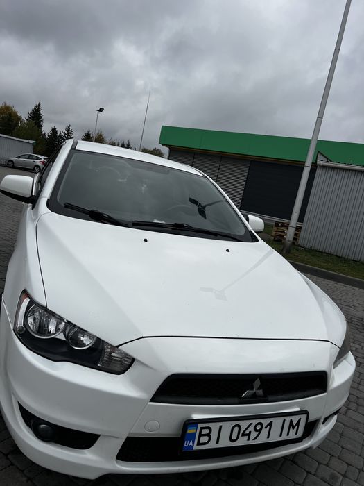 Продам lancer x 2011