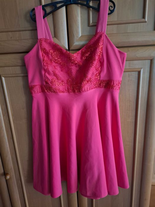 Sprzedam sukienkę nowa