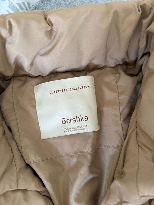 Коротка,тепла куртка від Bershka