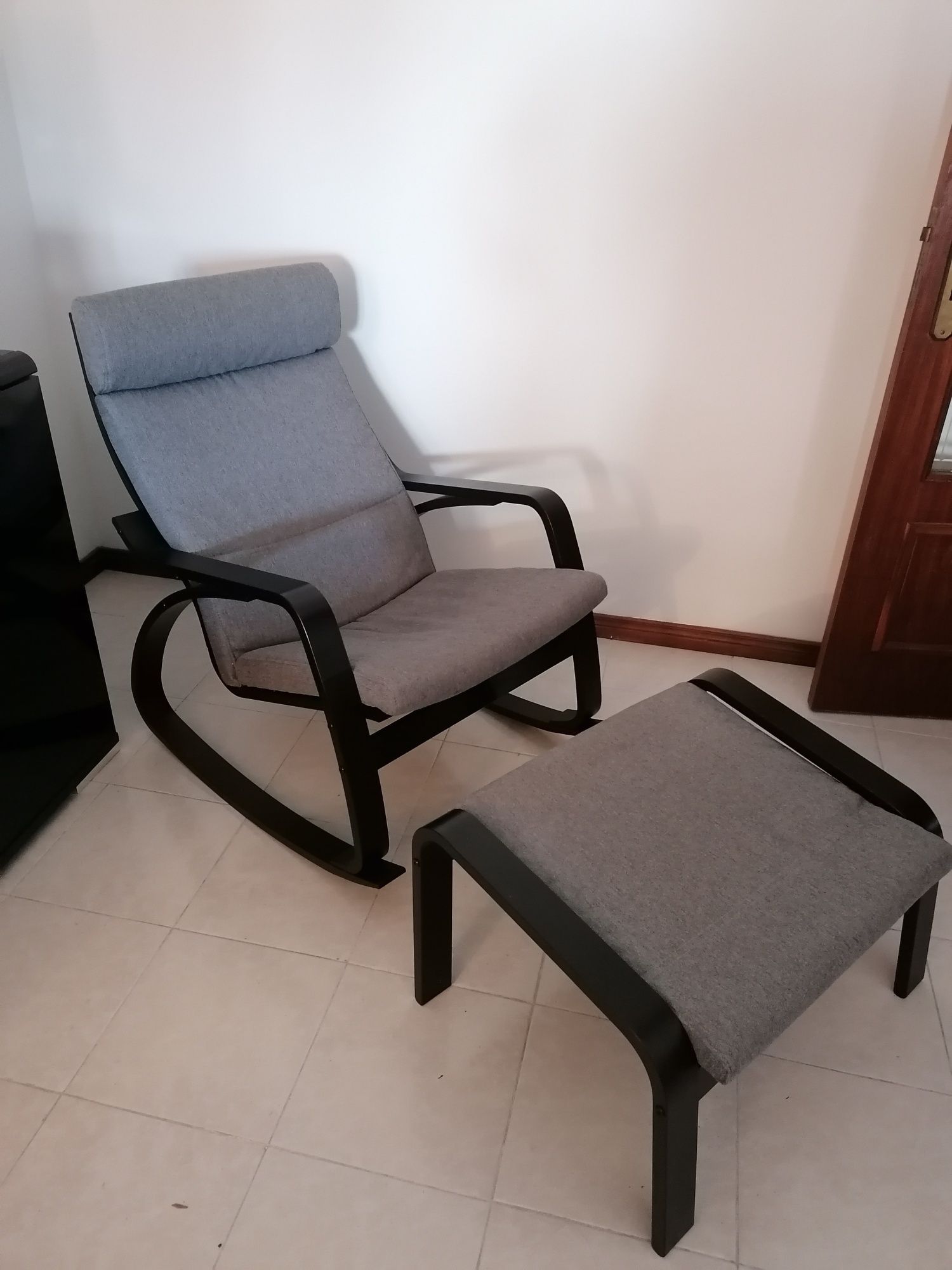 Cadeirão e pousa pés
