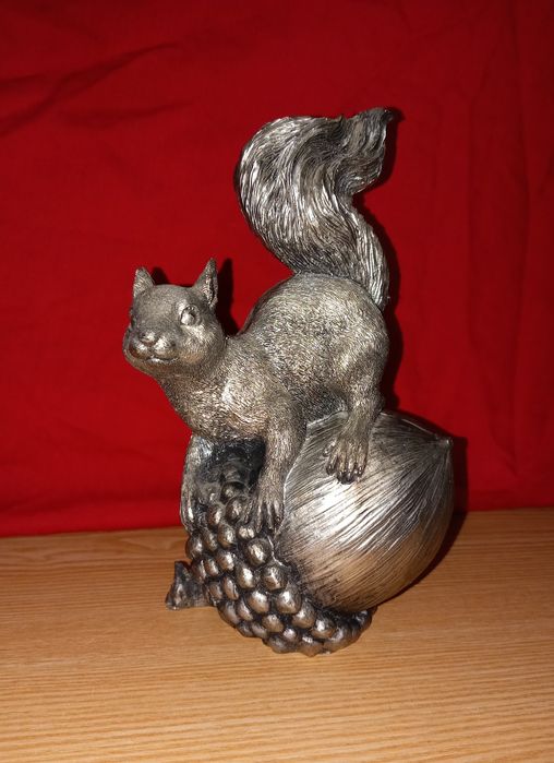 Фігурка Білочка на жолуді