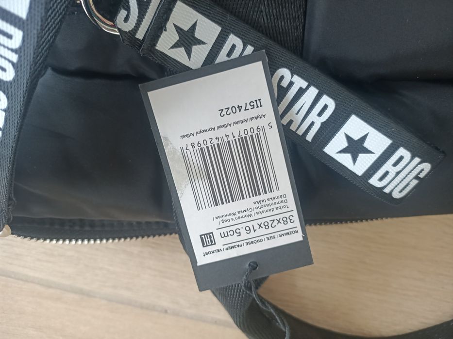 Piękna torebka torba nowa Big Star do ręki Puchowa Czarna