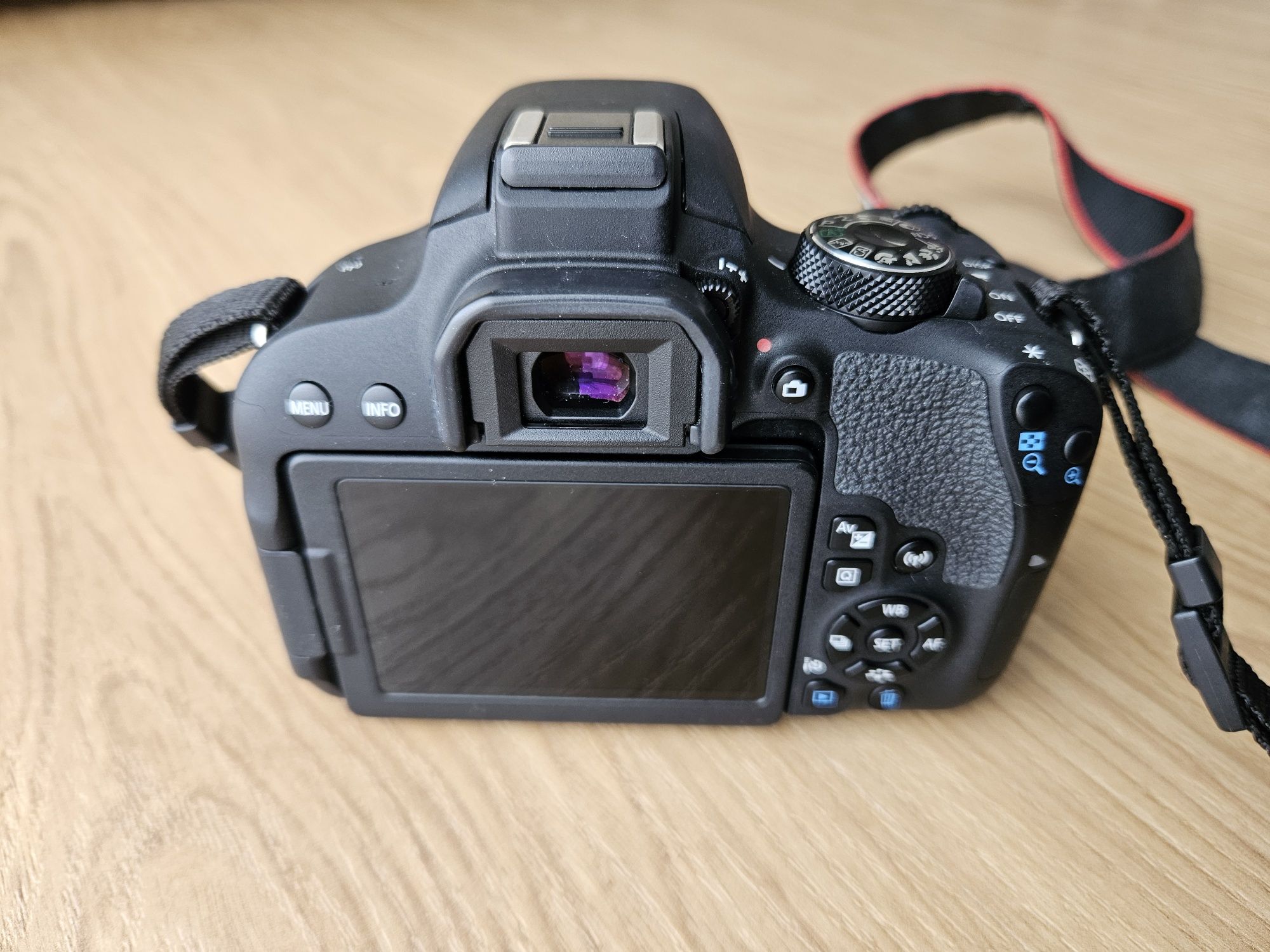 Maquina Canon 800D