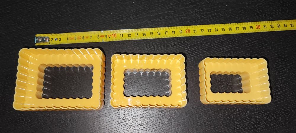 Moldes para folhados, e salgados.