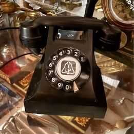 Telefones antigos e Mesa Apoio dos anos 70