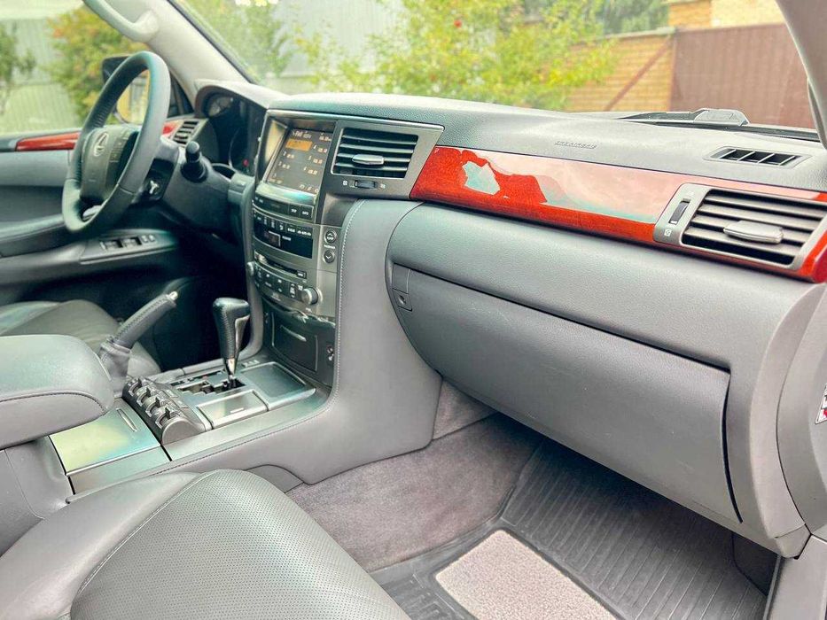 Продам Lexus LX570