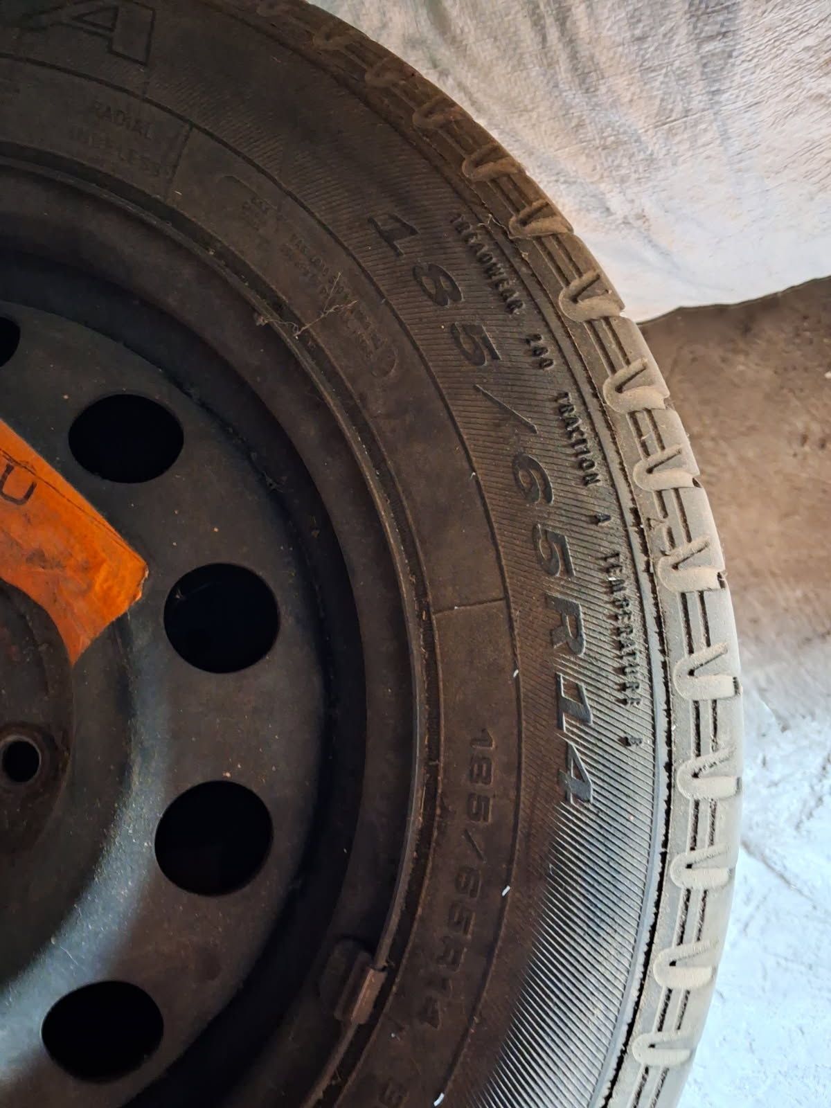 Opony z felgami 185/65R14