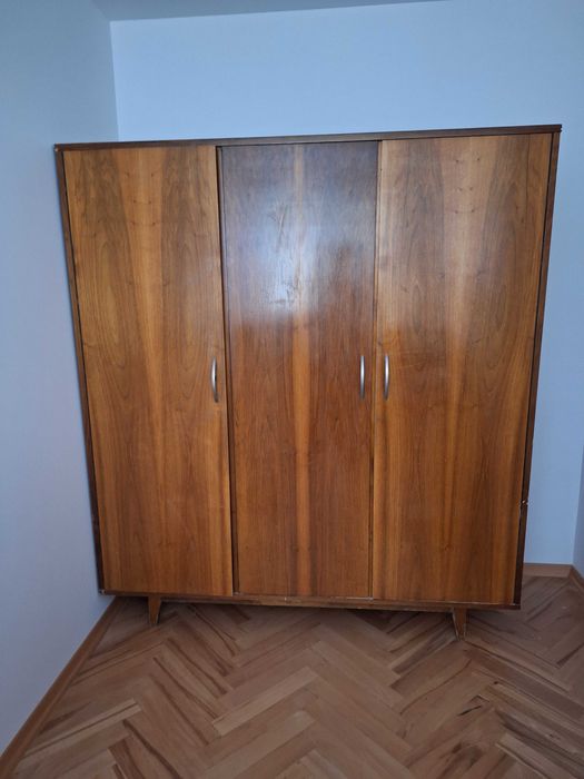 Szafa z 50-letnim stażem  potrzebuje nowej lokalizacji