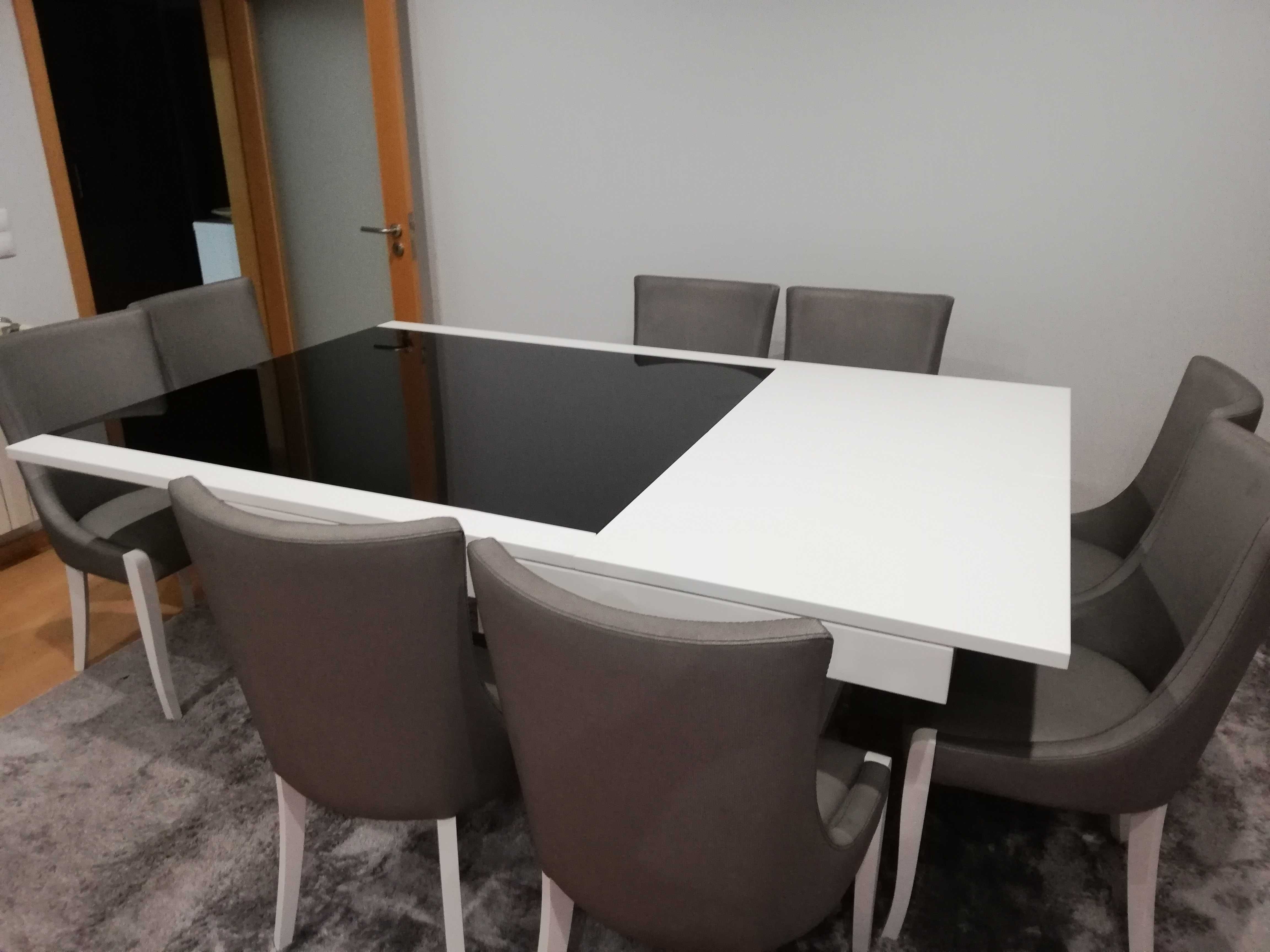 Mesa de sala de jantar