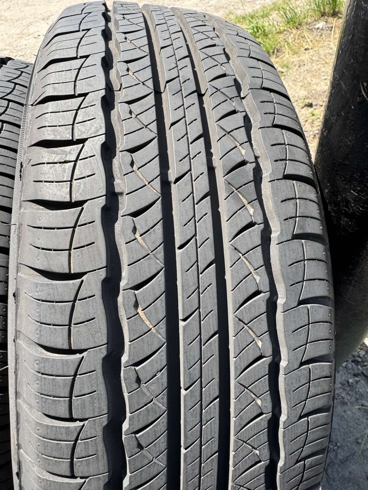 Майже нові літні шини Triangle 215/60 R17