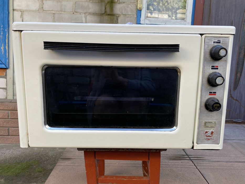 Продам электро духовку с комфорками