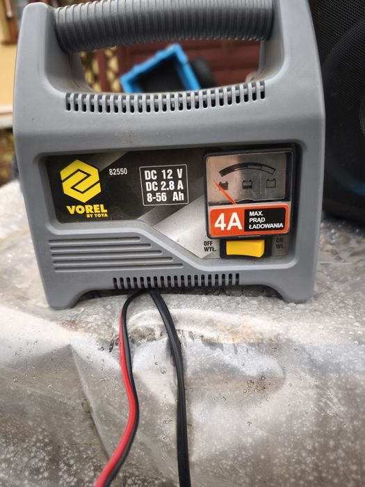 Prostownik akumulatorowy Vorel 12v 4A